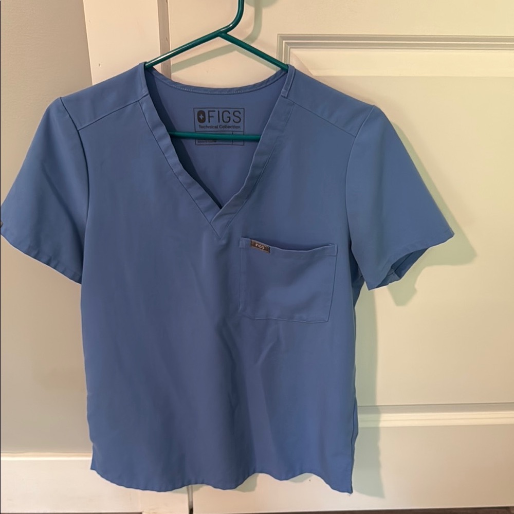 Figs Ceil blue v-neck scrub top. Women’s one pocket